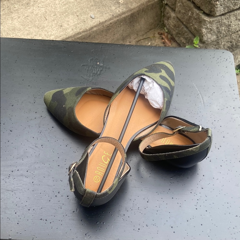 Rouge! Green Ankle Strap Flats